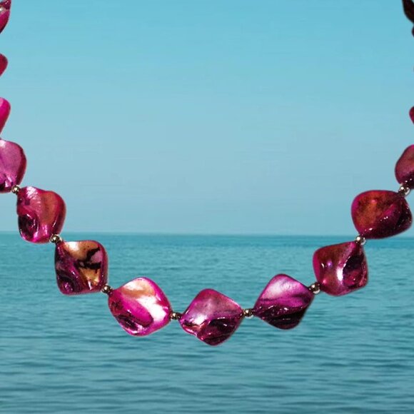 Purple shell bead necklace made with natural shape shell beads and silver beads - Picture 6 of 11